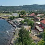 το παλιό αγγειοπλαστείο * Mesokhórion