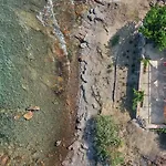 το παλιό αγγειοπλαστείο * Mesokhórion
