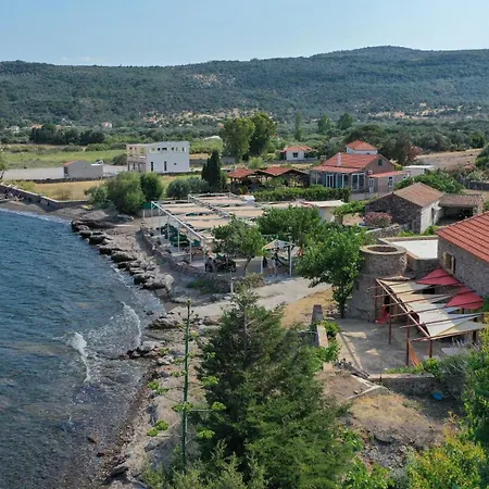 το παλιό αγγειοπλαστείο * Mesokhórion